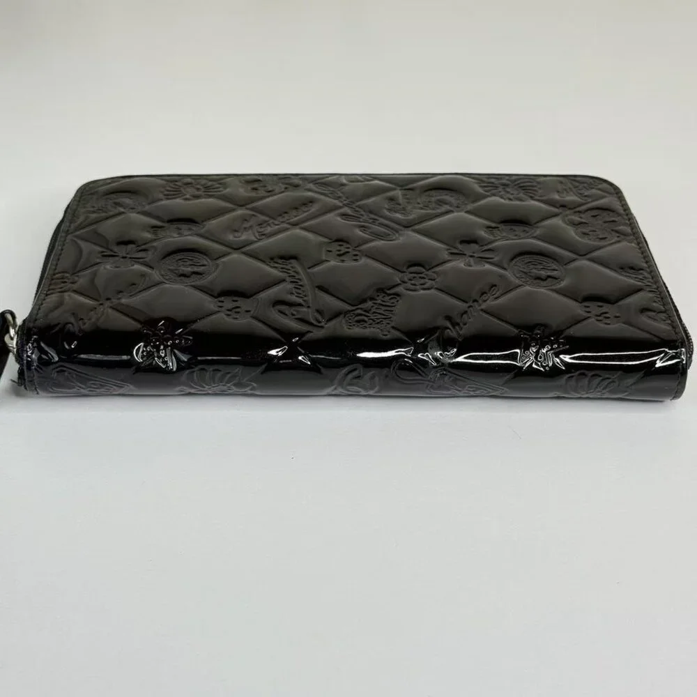 Chanel Black Large Wallet Elegant Design & Functional Features for Everyday Use